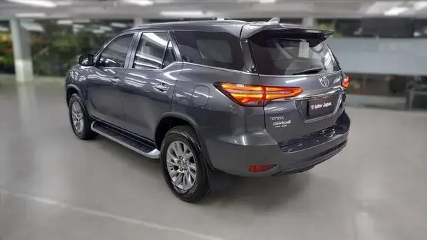 Toyota HILUX SW4 2.8 D-4D TURBO DIESEL SRX 7L 4X4 AUTOMÁTICO