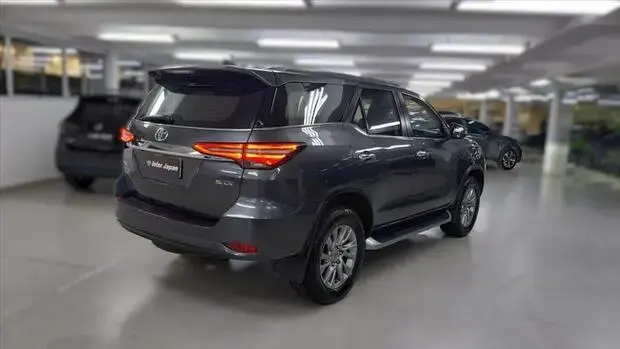Toyota HILUX SW4 2.8 D-4D TURBO DIESEL SRX 7L 4X4 AUTOMÁTICO