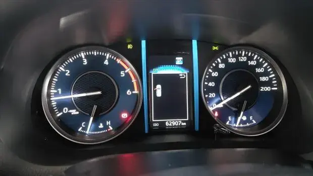 Toyota HILUX SW4 2.8 D-4D TURBO DIESEL SRX 7L 4X4 AUTOMÁTICO