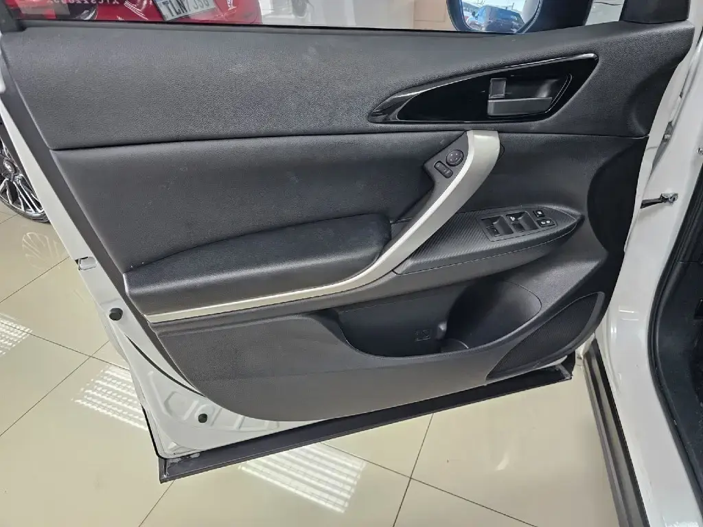 galeria ECLIPSE CROSS