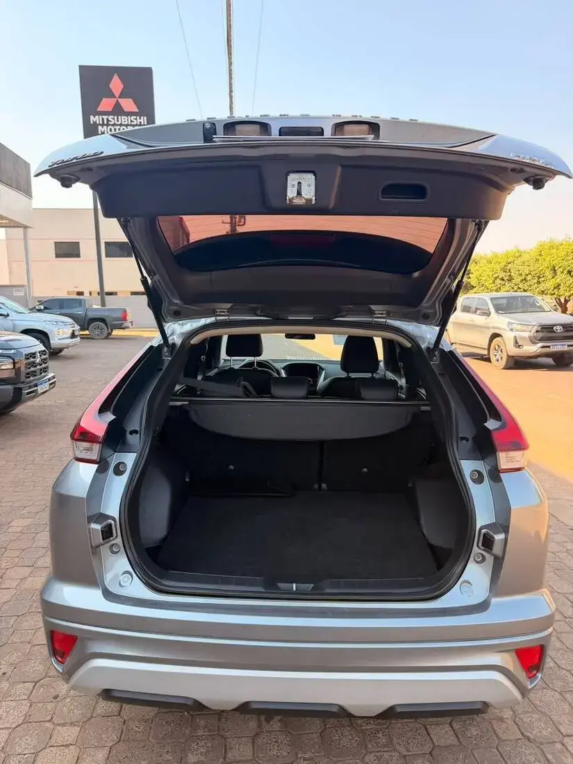 galeria ECLIPSE CROSS HPE