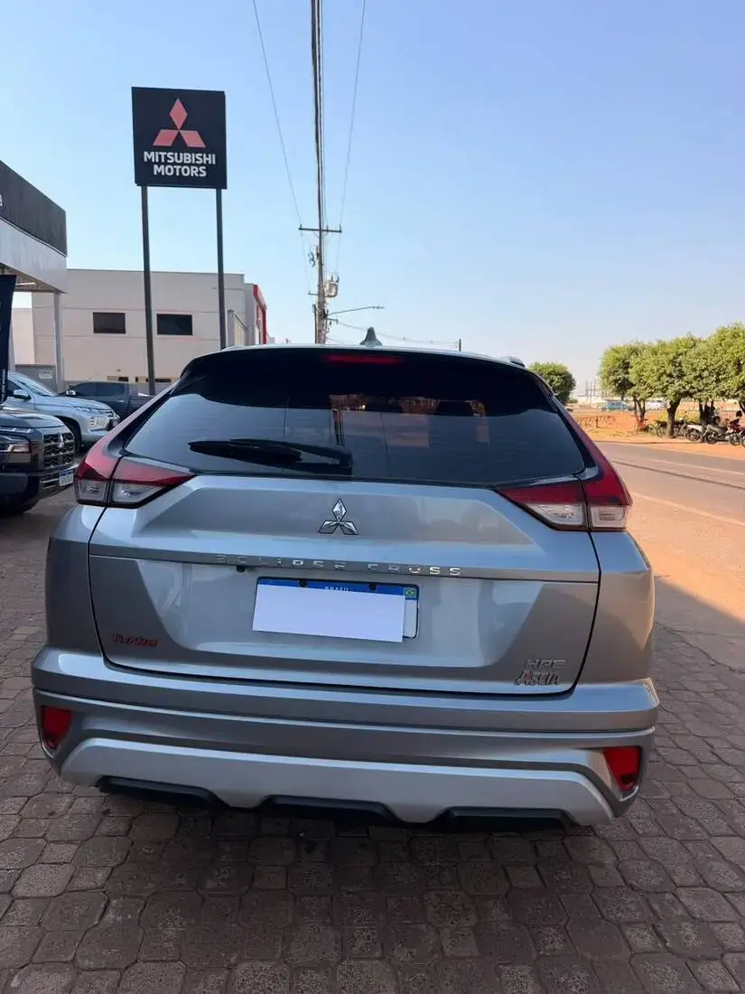 galeria ECLIPSE CROSS HPE