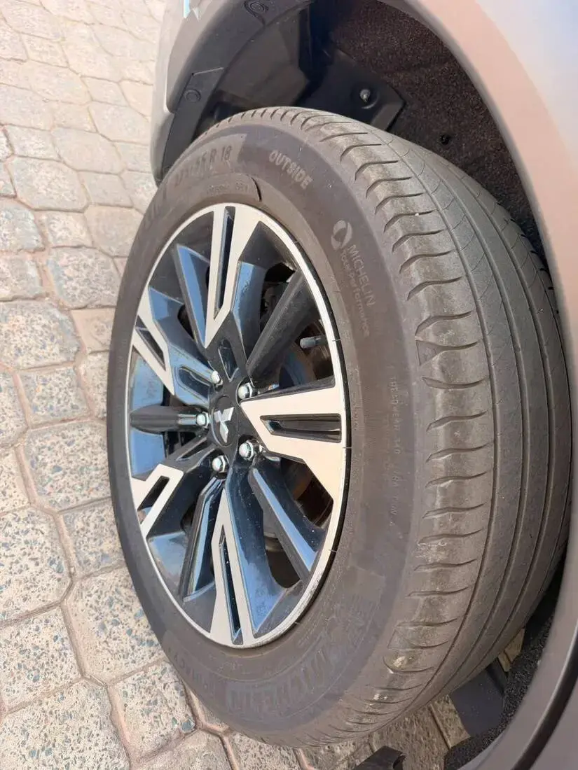 galeria ECLIPSE CROSS HPE