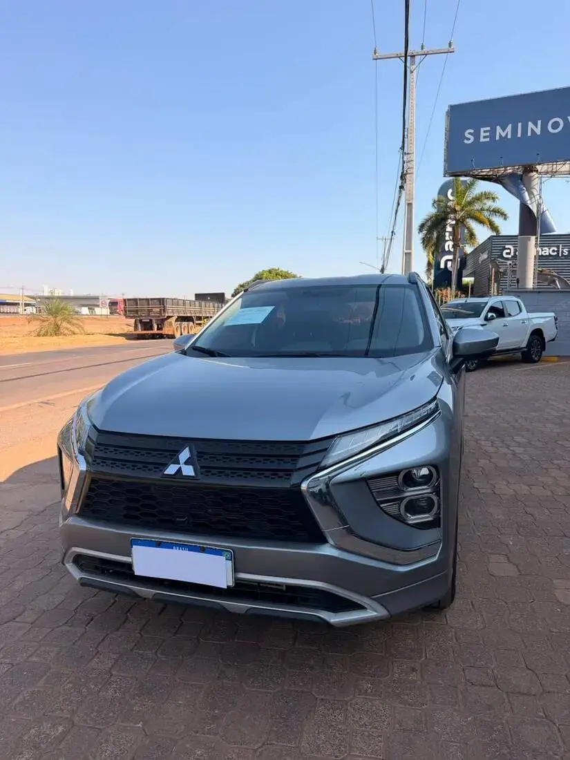 galeria ECLIPSE CROSS HPE