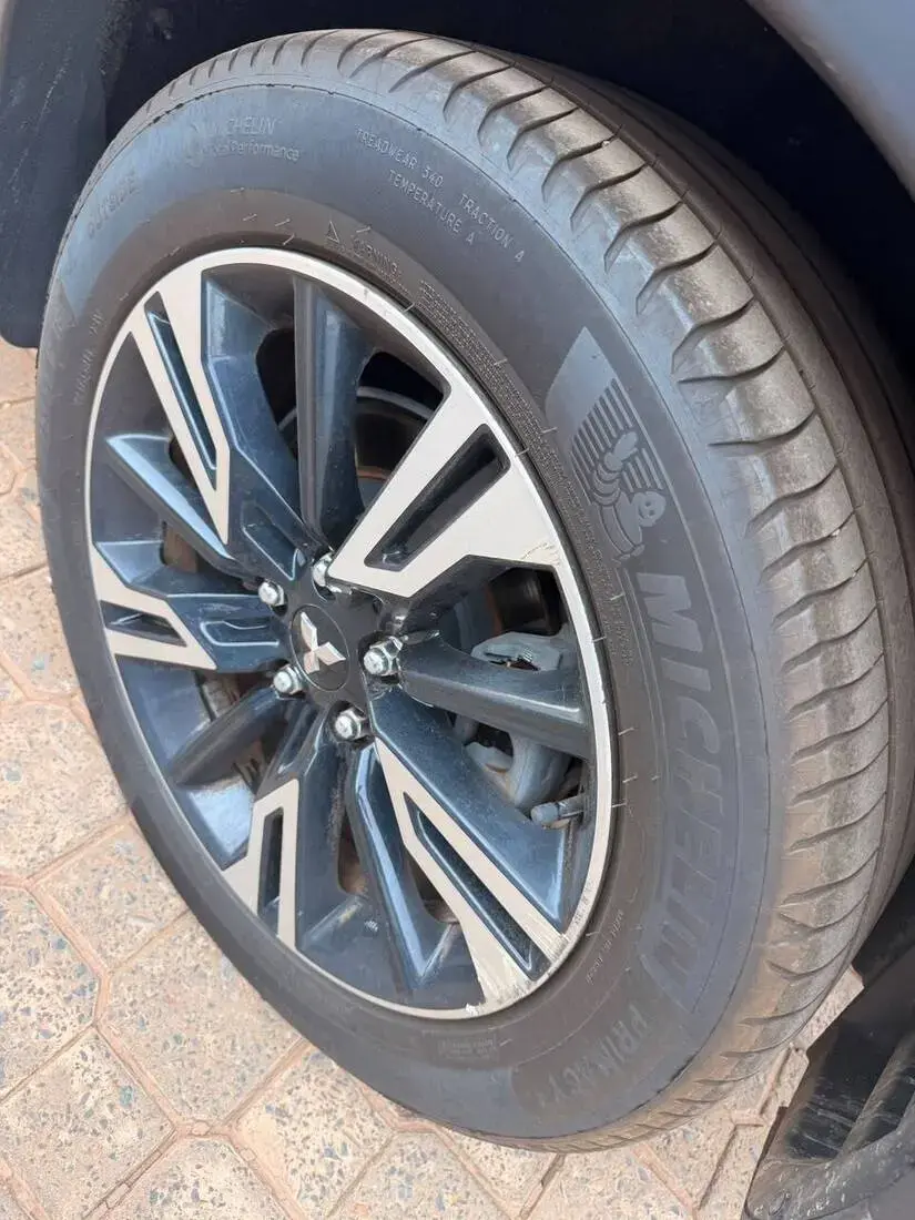 galeria ECLIPSE CROSS HPE