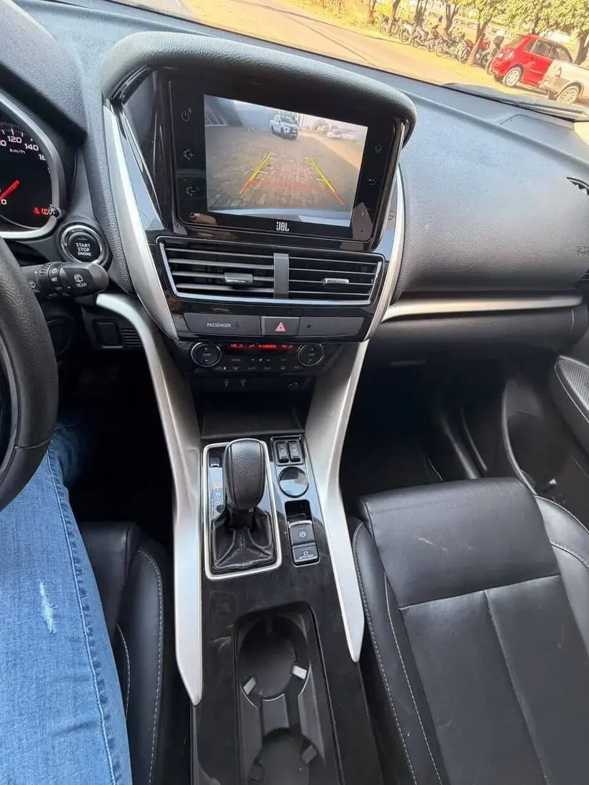 galeria ECLIPSE CROSS HPE