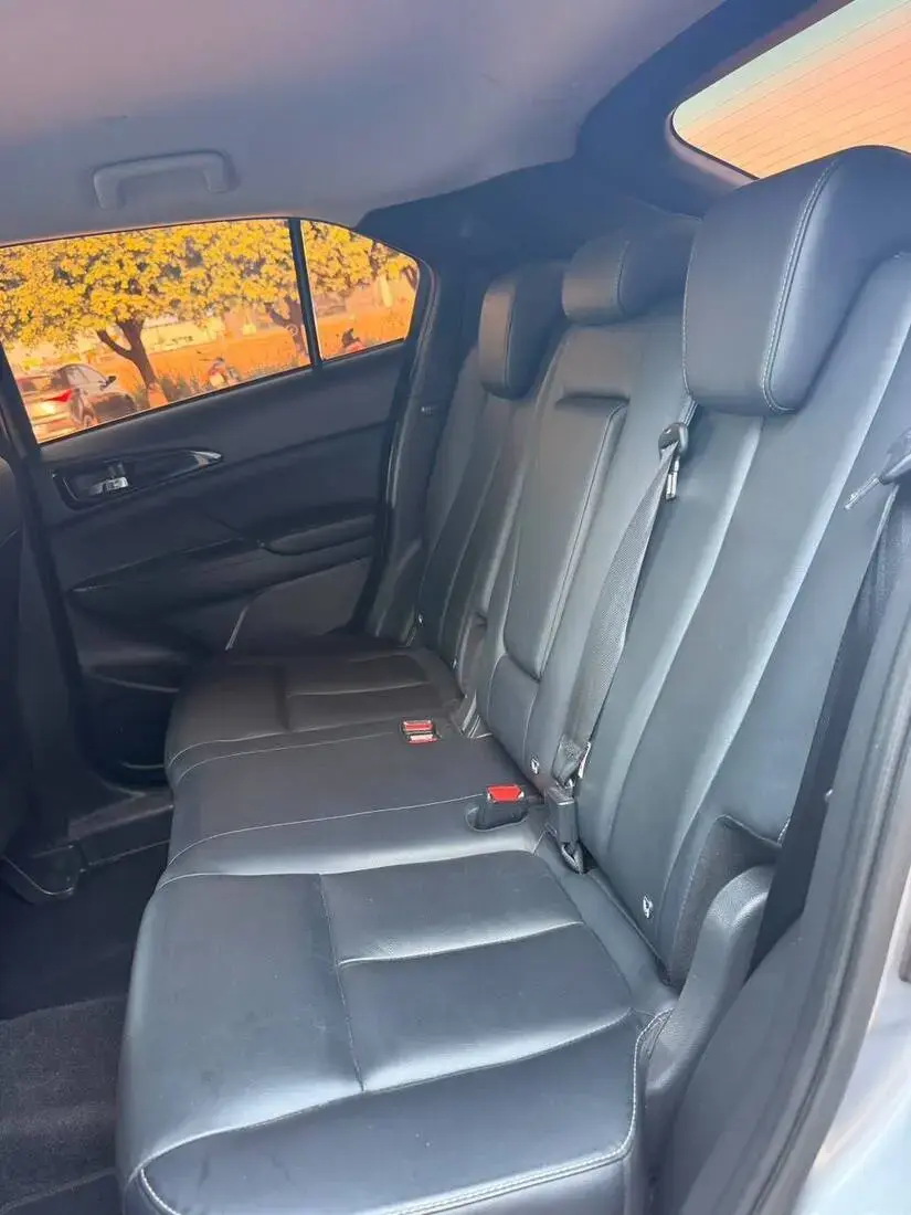 galeria ECLIPSE CROSS HPE