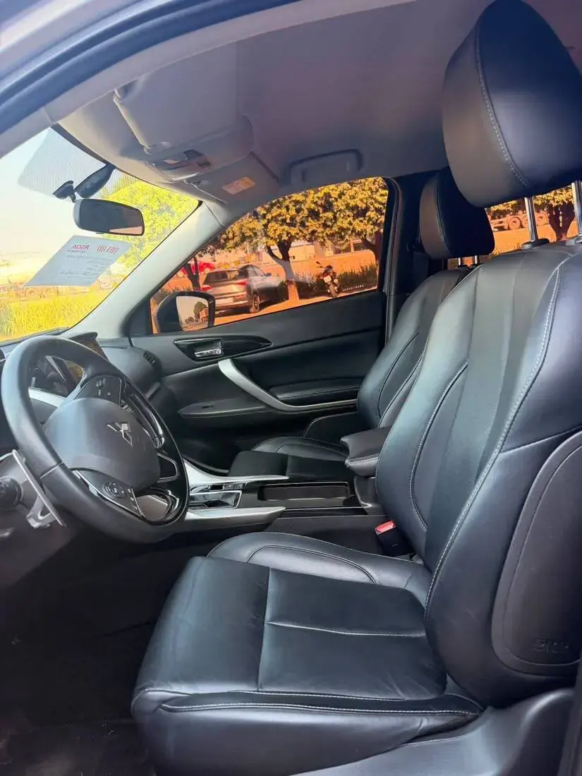 galeria ECLIPSE CROSS HPE