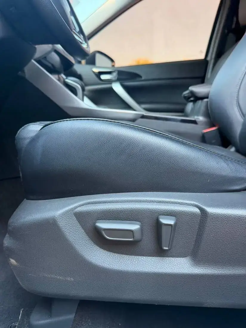 galeria ECLIPSE CROSS HPE