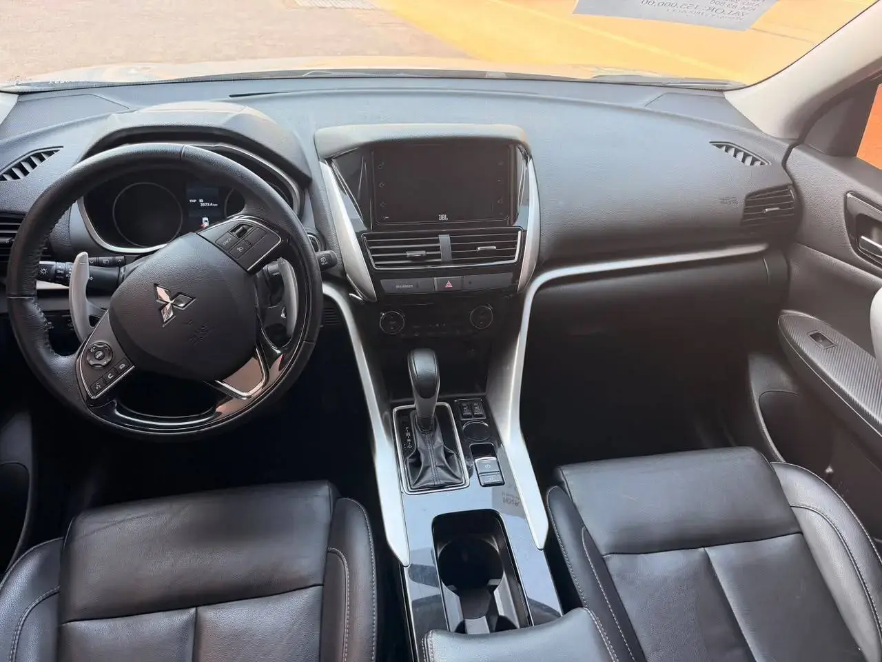 galeria ECLIPSE CROSS HPE
