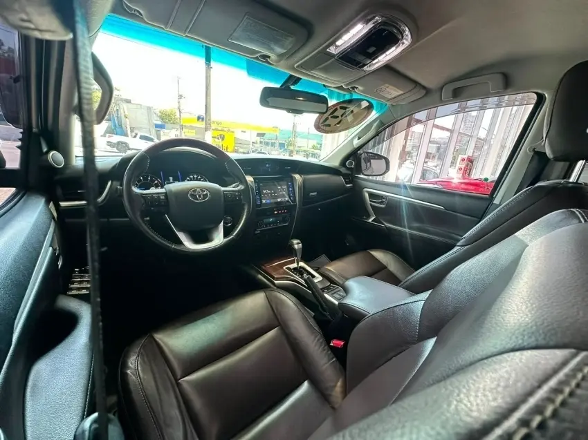 galeria HILUX SW4