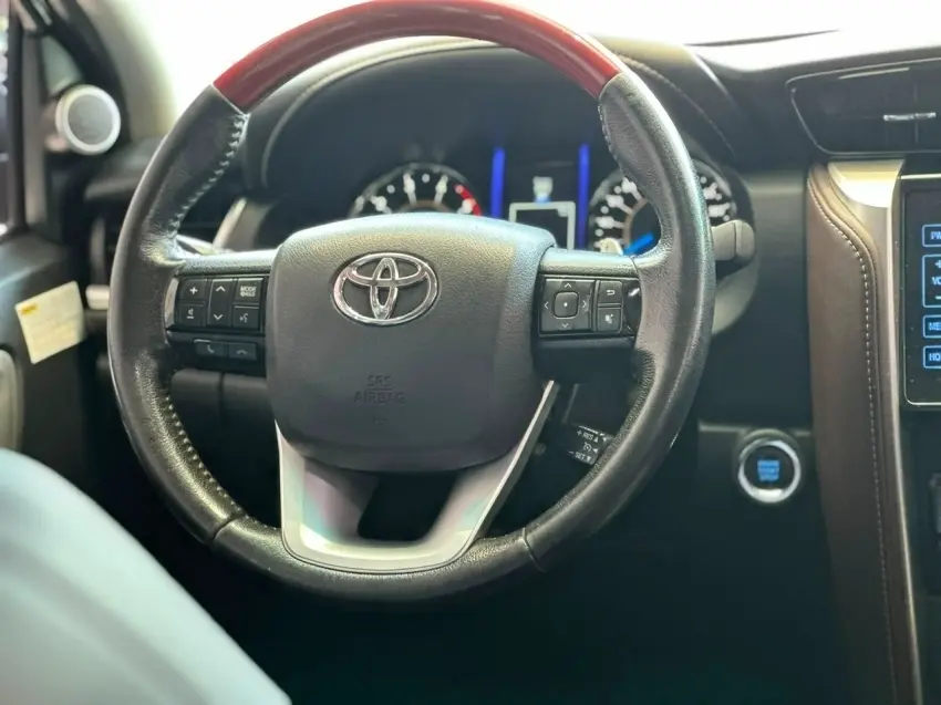 galeria HILUX SW4