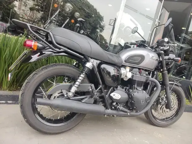Triumph Bonneville T120 Black
