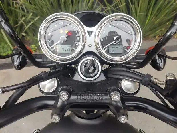 Triumph Bonneville T120 Black