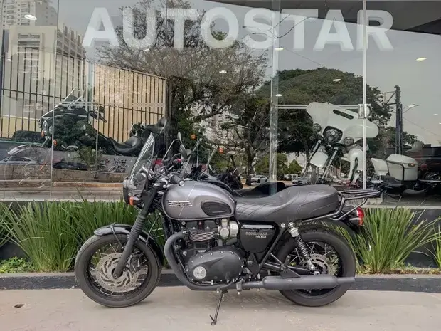 Triumph Bonneville T120 Black