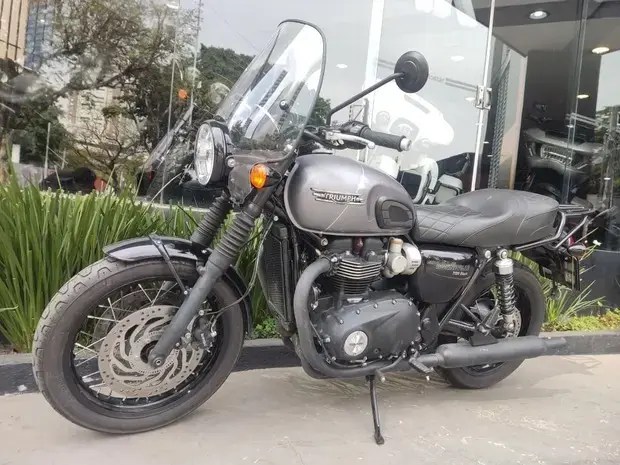 Triumph Bonneville T120 Black