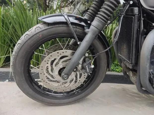 Triumph Bonneville T120 Black