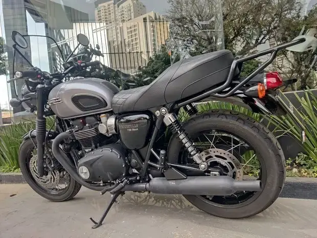 Triumph Bonneville T120 Black