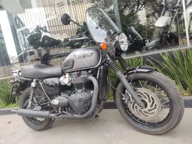 Triumph Bonneville T120 Black