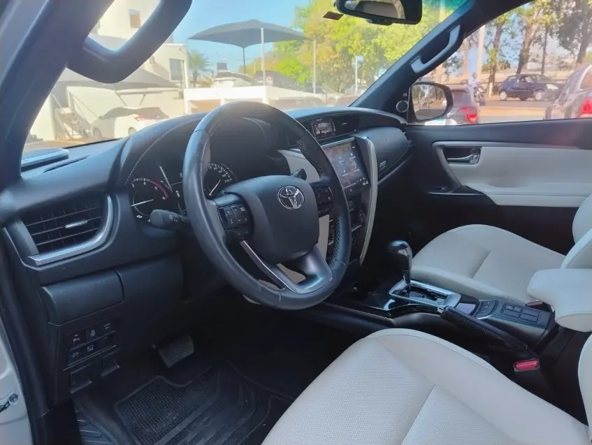 galeria HILUX SW4