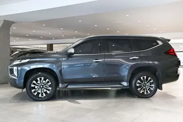 Mitsubishi Pajero Sport HPE-S 2.4