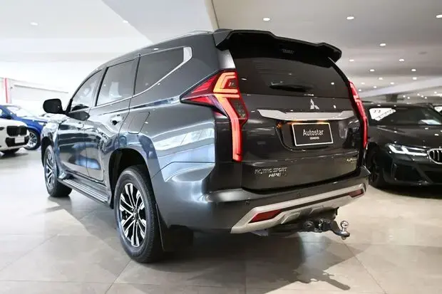 Mitsubishi Pajero Sport HPE-S 2.4