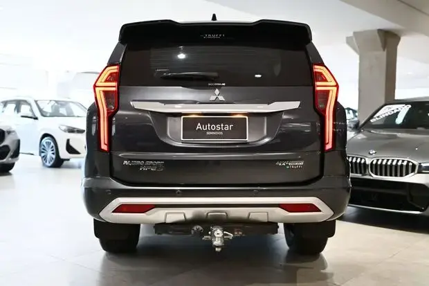 Mitsubishi Pajero Sport HPE-S 2.4