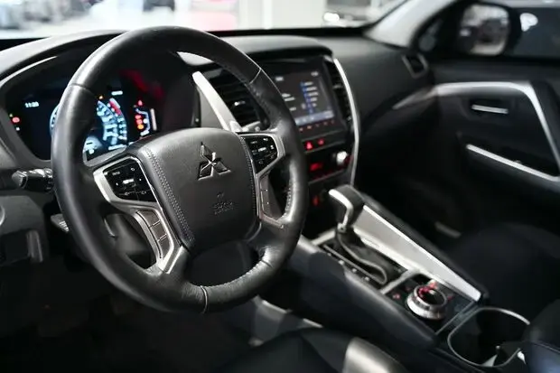 Mitsubishi Pajero Sport HPE-S 2.4