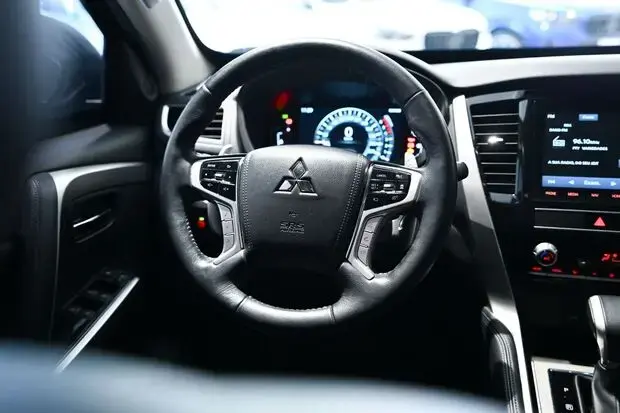 Mitsubishi Pajero Sport HPE-S 2.4