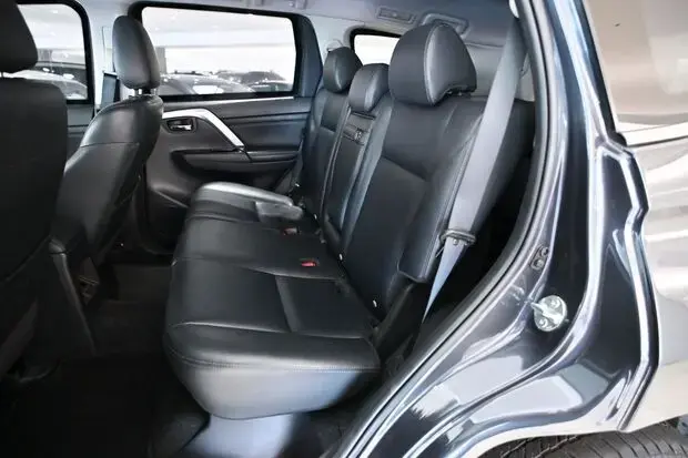 Mitsubishi Pajero Sport HPE-S 2.4