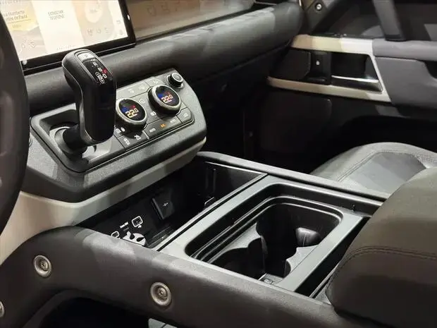 Land Rover DEFENDER 2.0 P300 GASOLINA 110 SE AWD AUTOMÁTICO
