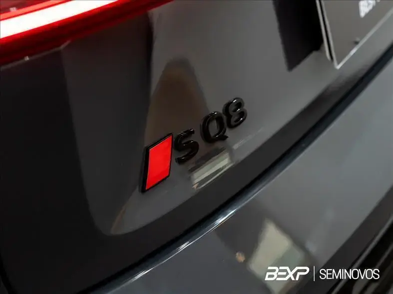 galeria SQ8 E-TRON
