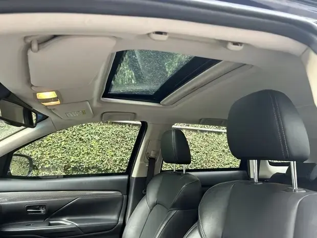 Mitsubishi Outlander 3.0 HPE-S 4WD CVT