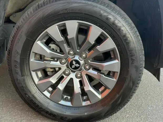 Mitsubishi TRITON 2.4 BITURBO DIESEL CD HPE-S 4X4 AUTOMÁTICO
