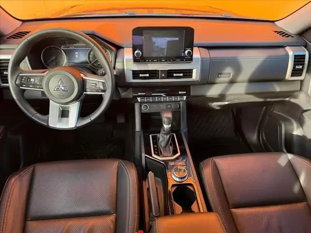 Mitsubishi TRITON 2.4 BITURBO DIESEL CD HPE-S 4X4 AUTOMÁTICO
