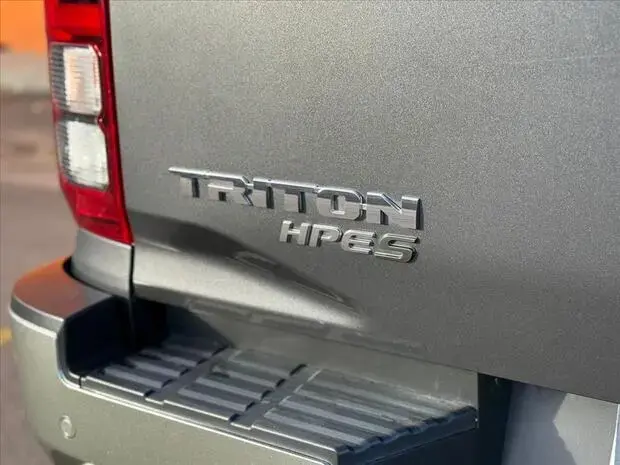 Mitsubishi TRITON 2.4 BITURBO DIESEL CD HPE-S 4X4 AUTOMÁTICO