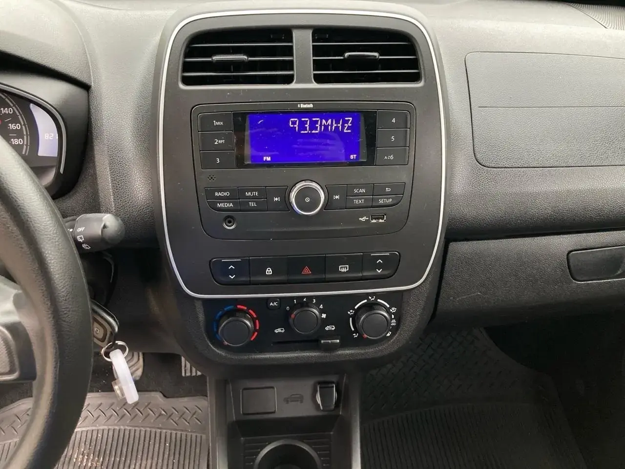 galeria KWID Zen 1.0 Flex 12V 5p Mec.