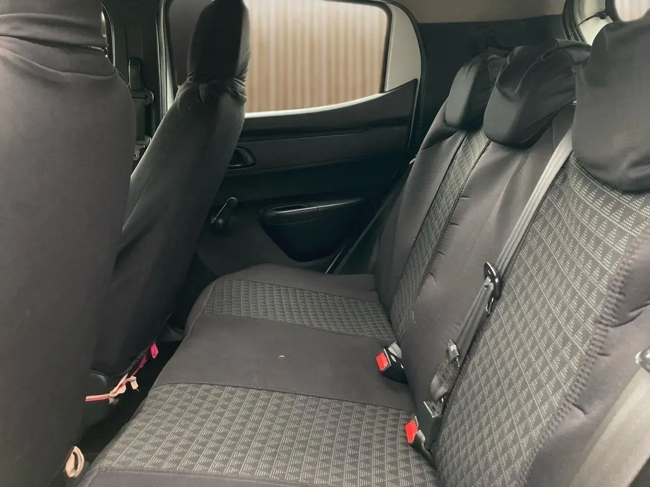galeria KWID Zen 1.0 Flex 12V 5p Mec.