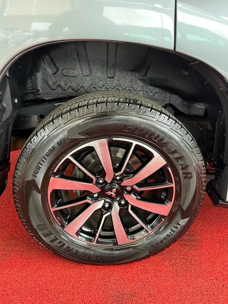 galeria PAJERO SPORT