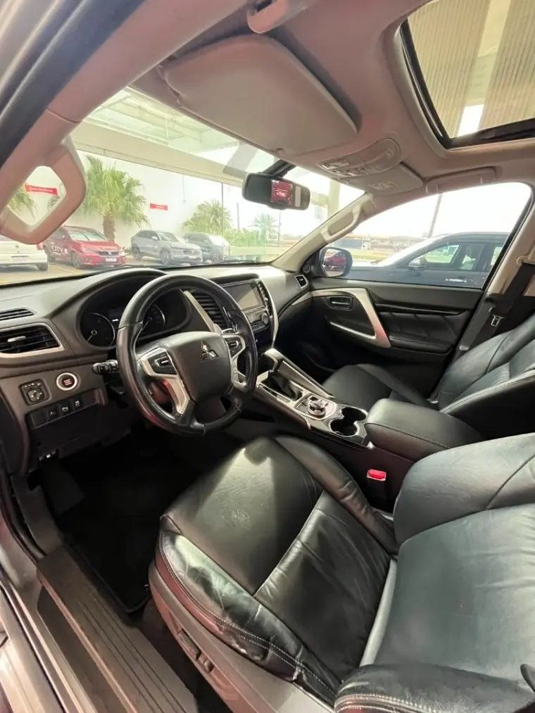 galeria PAJERO SPORT