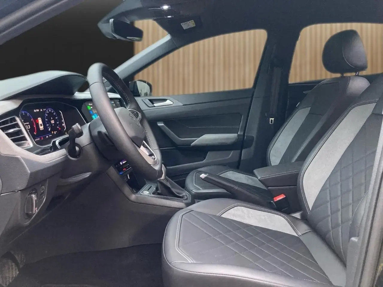 galeria VIRTUS Exclusive 250TSI 1.4 Flex 16V Aut