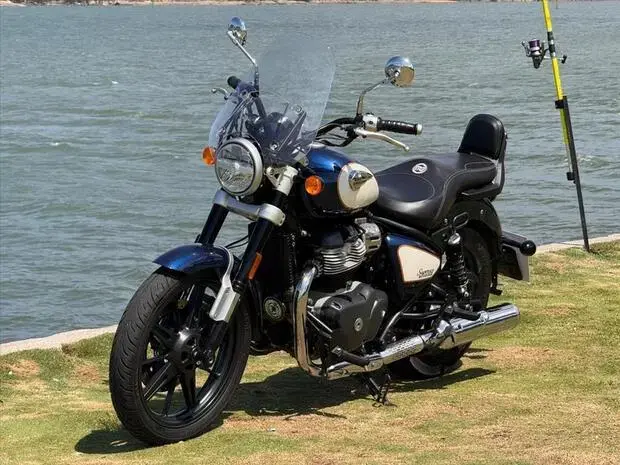 Royal Enfield METEOR 350 SUPERNOVA