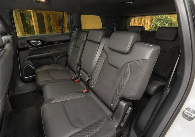 Jeep COMMANDER 2.0 HURRICANE 4 TURBO GASOLINA BLACKHAWK AT9