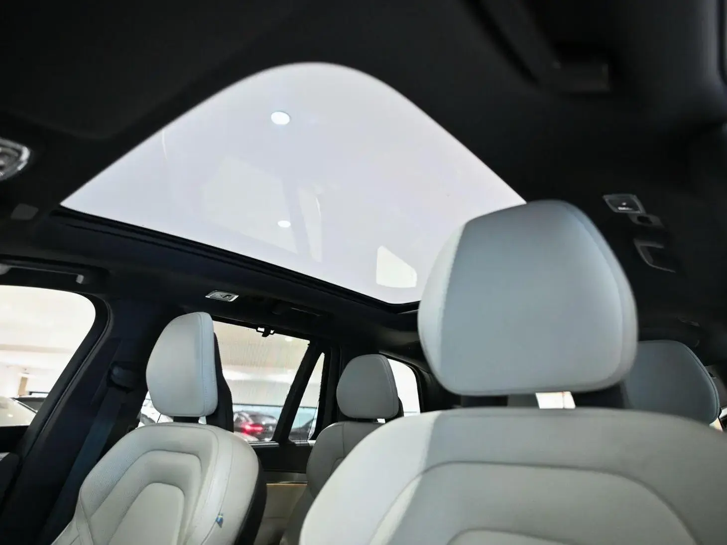 galeria XC90 R-Design