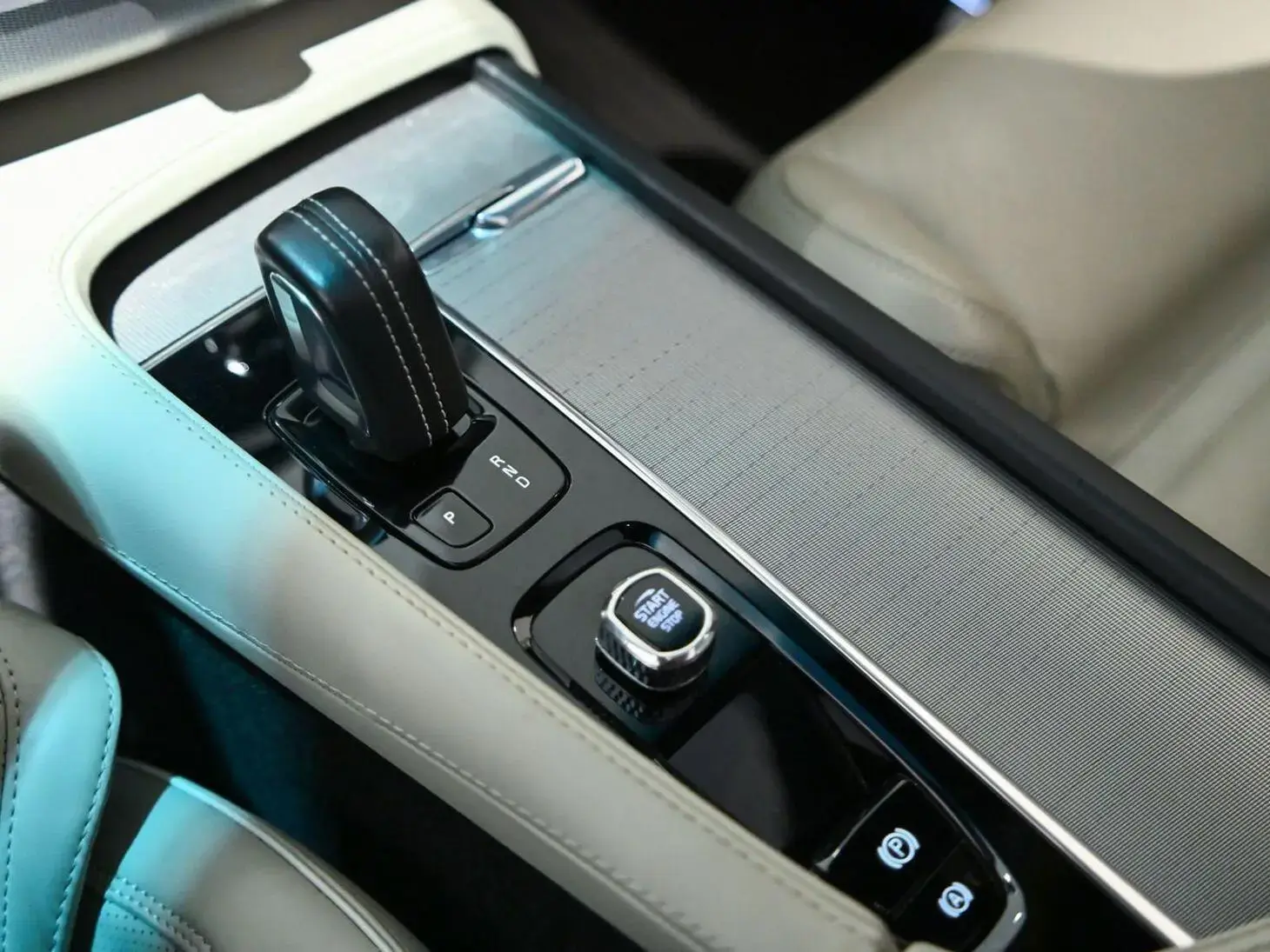 galeria XC90 R-Design