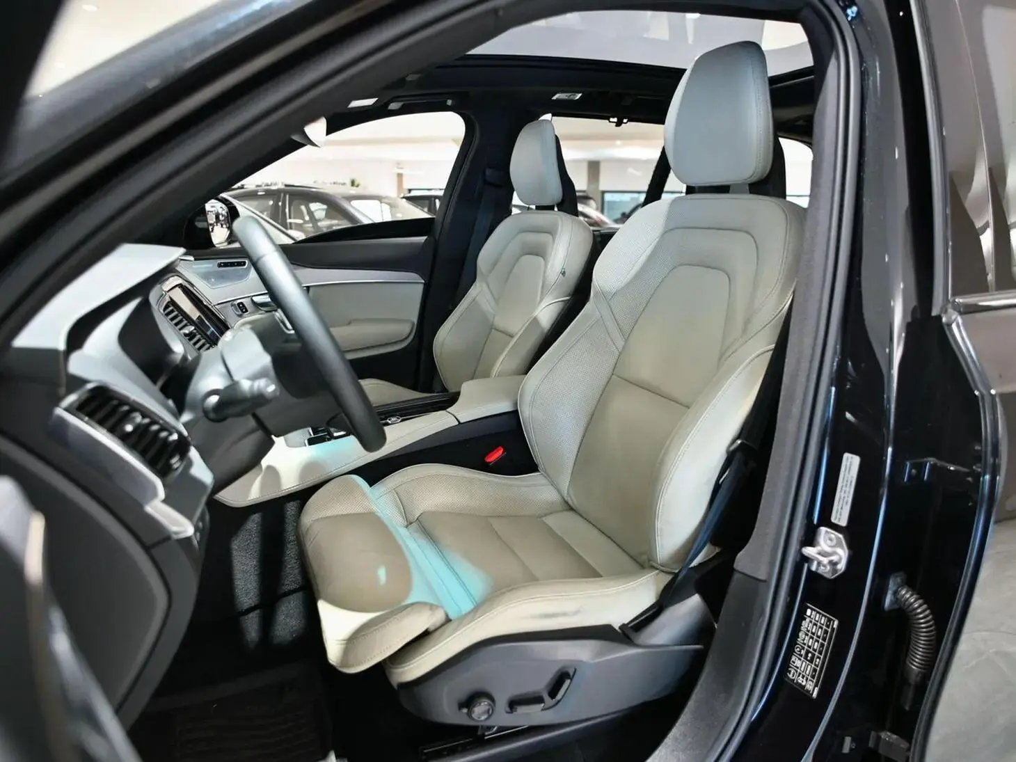 galeria XC90 R-Design