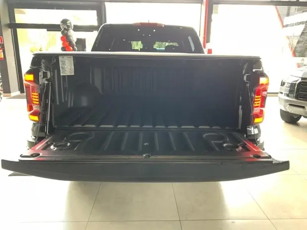 Ram DAKOTA 2.2 TURBO DIESEL LARAMIE NIGHT EDITION 4X4 AUTOMÁTICO