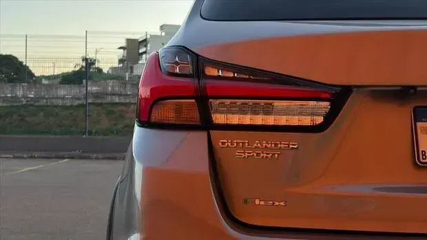 Mitsubishi OUTLANDER SPORT 2.0 MIVEC FLEX HPE AUTOMÁTICO