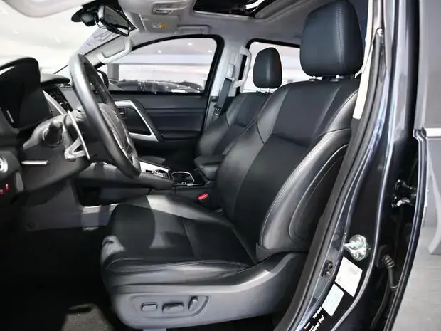 Mitsubishi Pajero Sport HPE-S 2.4