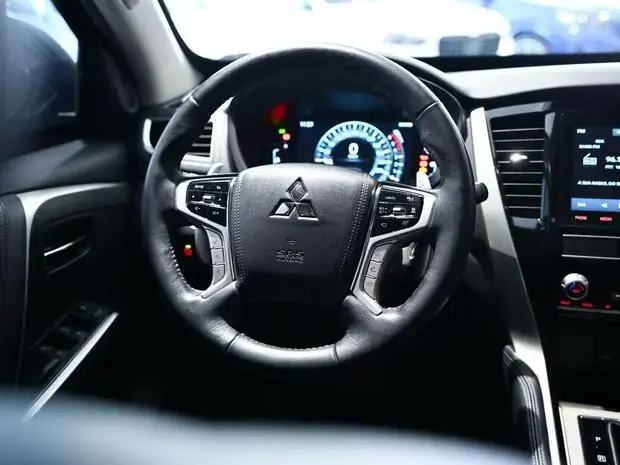 Mitsubishi Pajero Sport HPE-S 2.4